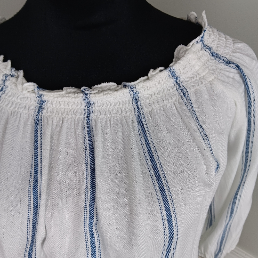 Loose fitting, slit sleeved, rounded neckline blouse - Picture 6 of 8